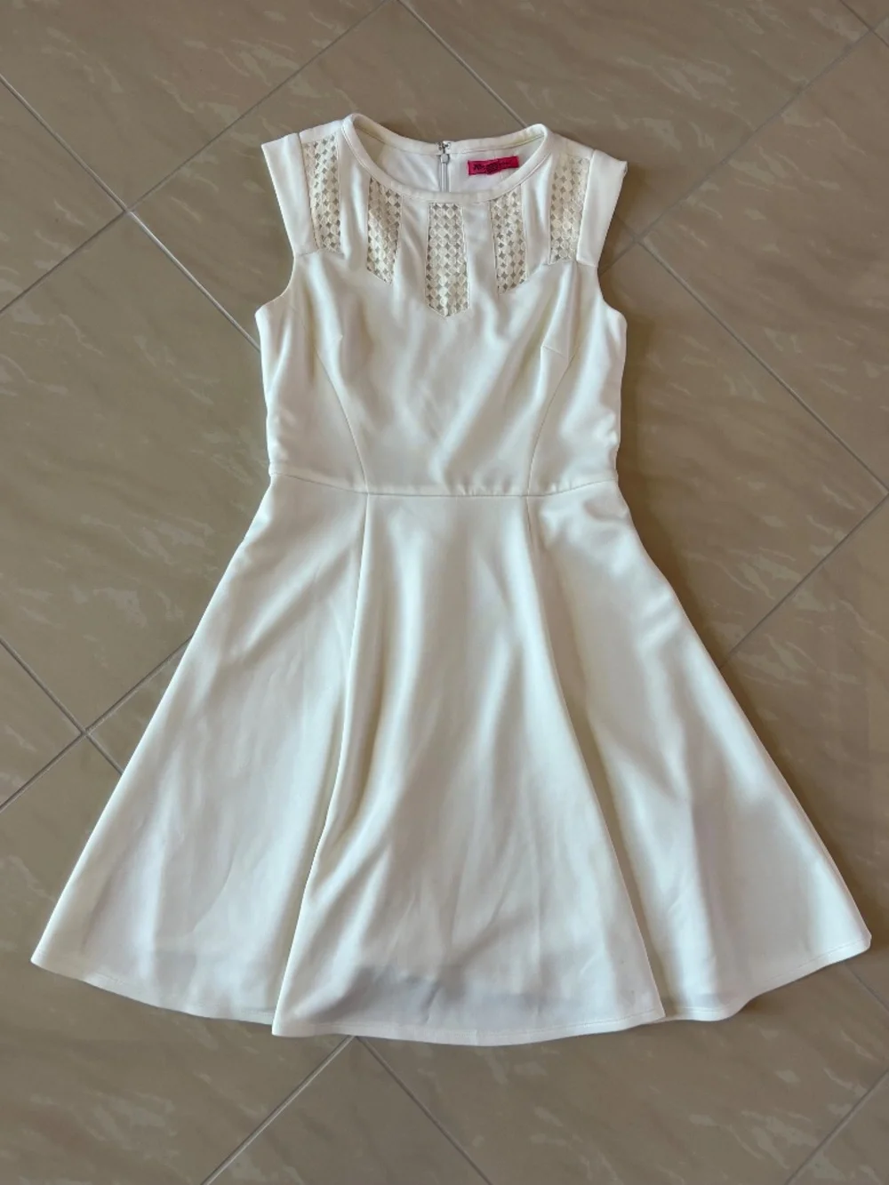 Lot of 4 Women's Midi Dresses Size M & 8 Tahari Elie Tahari Betsey Johnson - Picture 10 of 14
